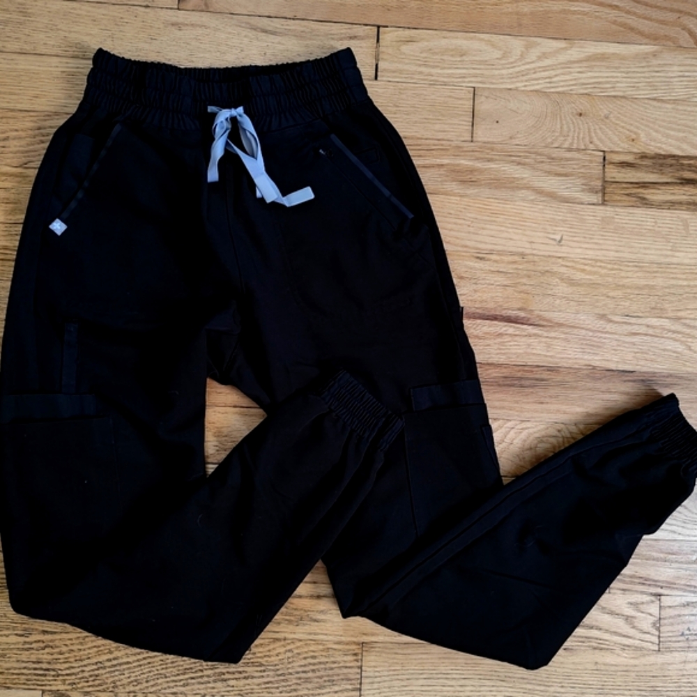 Charlotte 21 Pocket discontinued Figs Scrub pants xxs